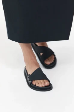 Slides*St. Agni Everyday Stretch Slide - Black
