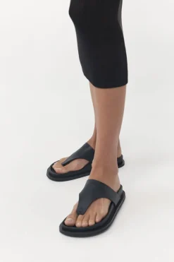 Slides*St. Agni Minimal Thong - Black