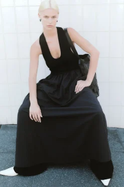 Dresses*St. Agni Plunge Neck Dress - Black
