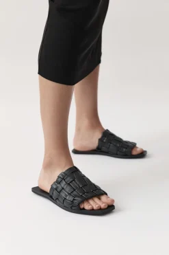 Slides*St. Agni Textured Slide - Black