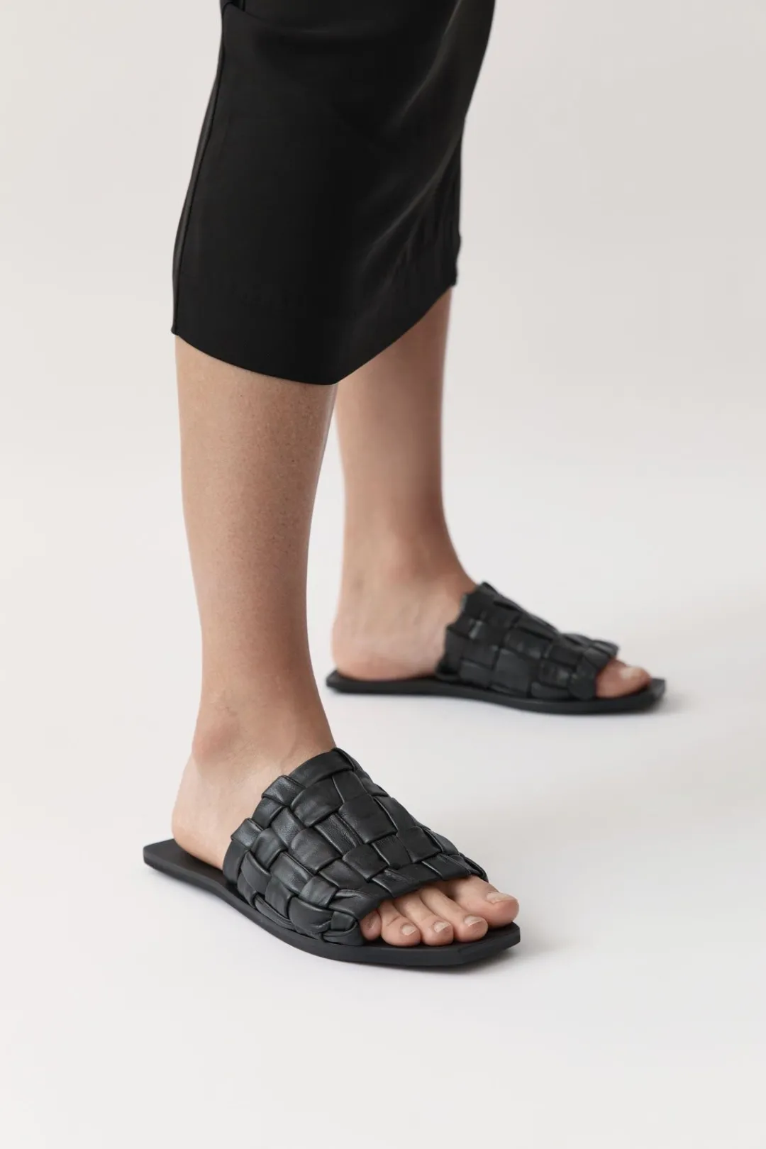 Slides*St. Agni Textured Slide - Black