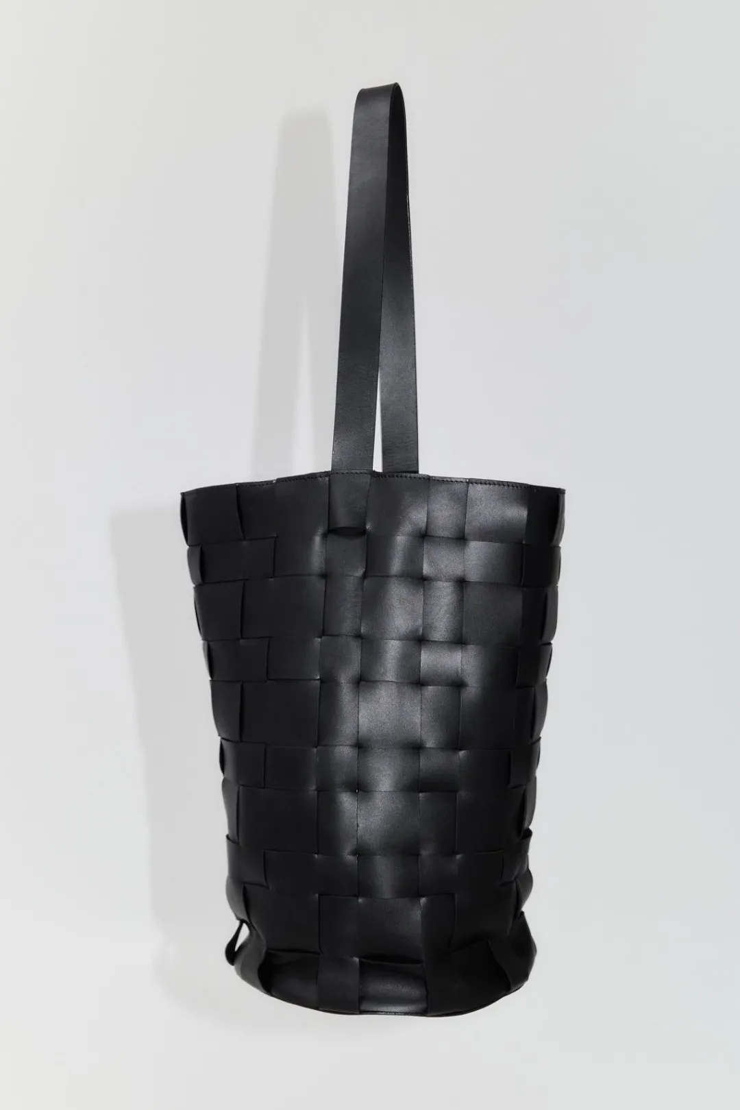 Unisex*St. Agni Woven Bucket Bag - Black