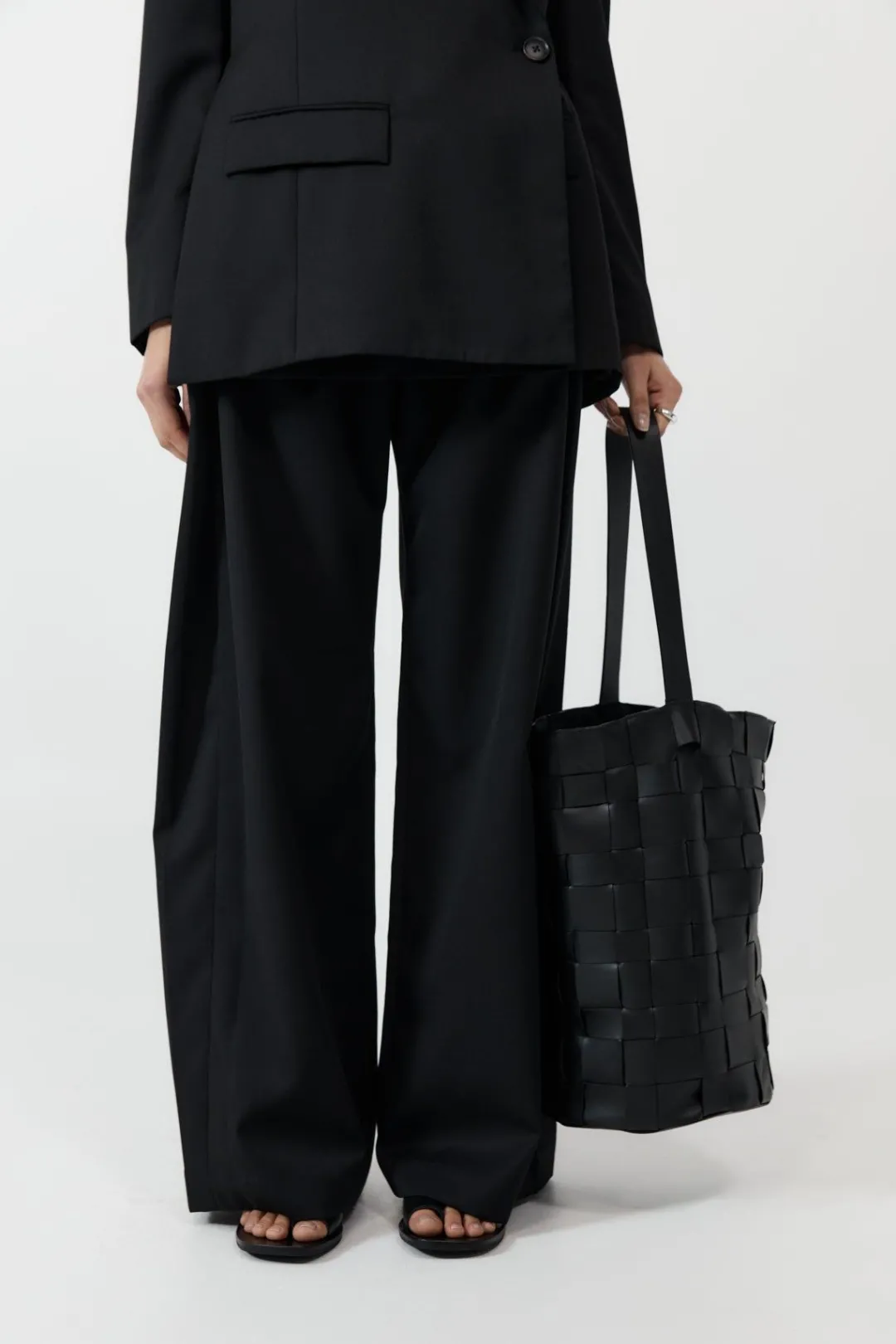 Unisex*St. Agni Woven Bucket Bag - Black